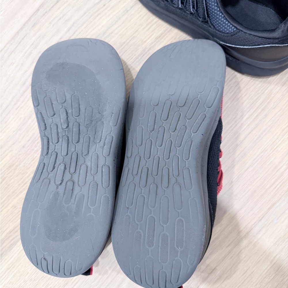 Adidas Kids Sneakers in Red and Black - Picture 11 of 11